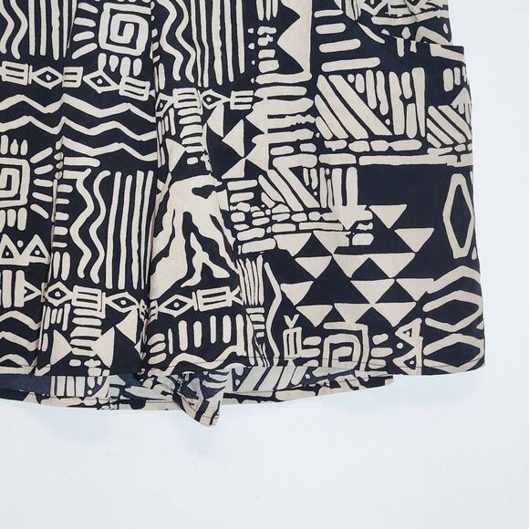 Everly Black and Tan Tribal print Pull-on Shorts Size Medium Black Print Shorts - Picture 3 of 6